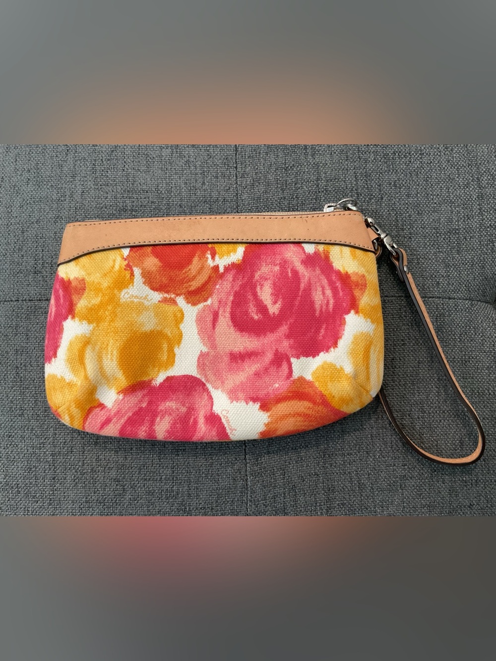 COACH Ashley Vintage Pleated Floral Canvas Wristlet Tan Leather Trim - EUC - Picture 5 of 11
